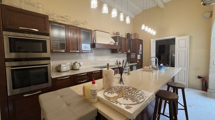 Image No.28-3 Bed Property for sale