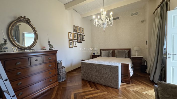 Image No.30-3 Bed Property for sale