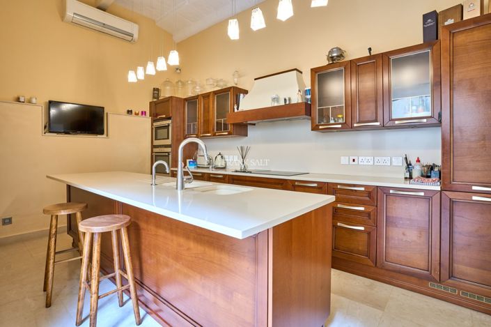 Image No.6-3 Bed Property for sale