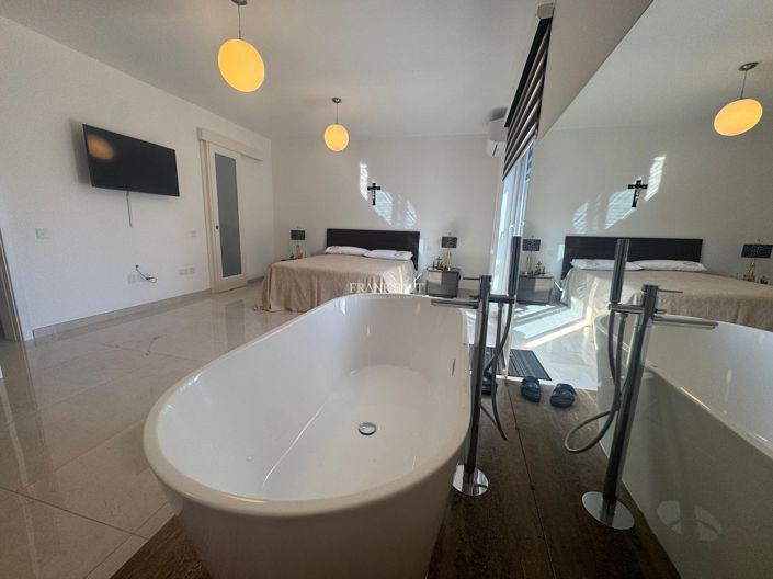 Image No.5-2 Bed Property for sale