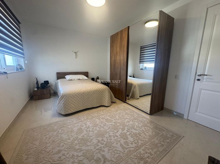 Image No.6-2 Bed Property for sale