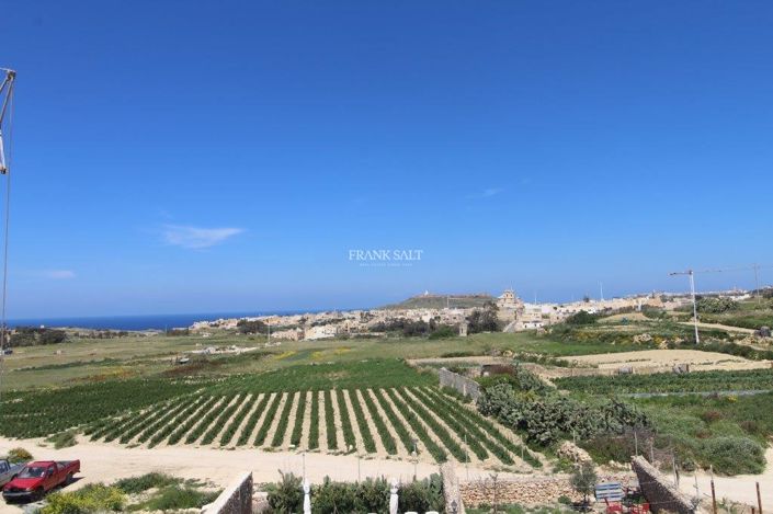 Image No.4-6 Bed Property for sale