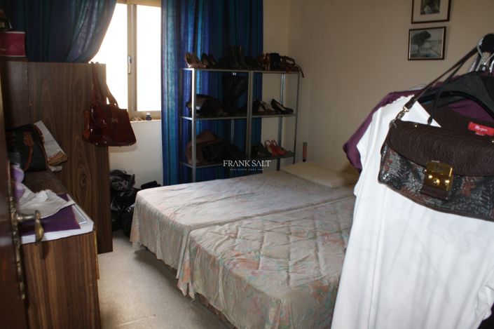 Image No.4-4 Bed Property for sale