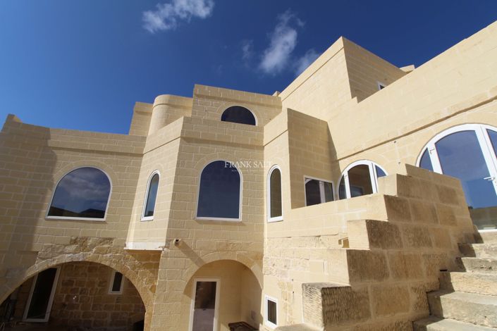 Image No.11-5 Bed Property for sale