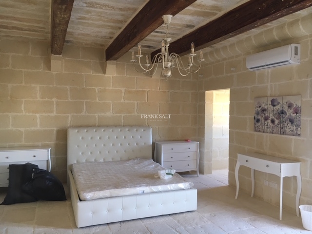 Image No.23-5 Bed Property for sale