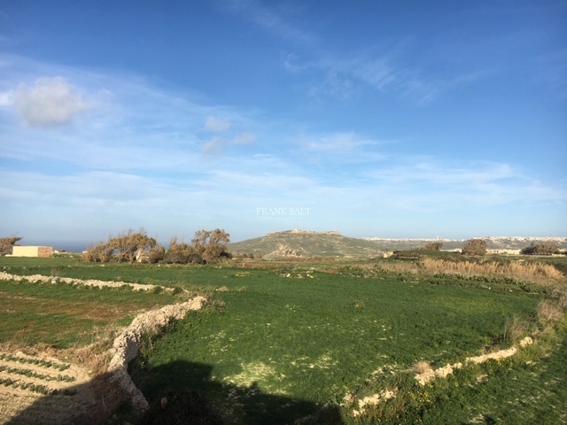 Image No.24-5 Bed Property for sale