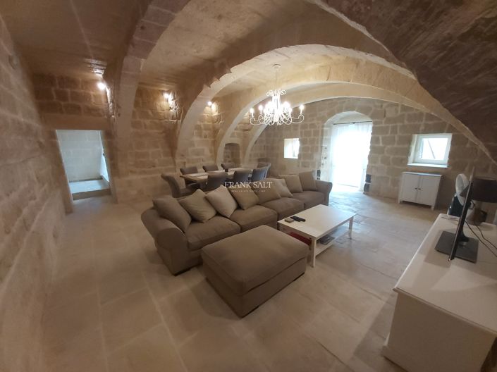 Image No.6-5 Bed Property for sale