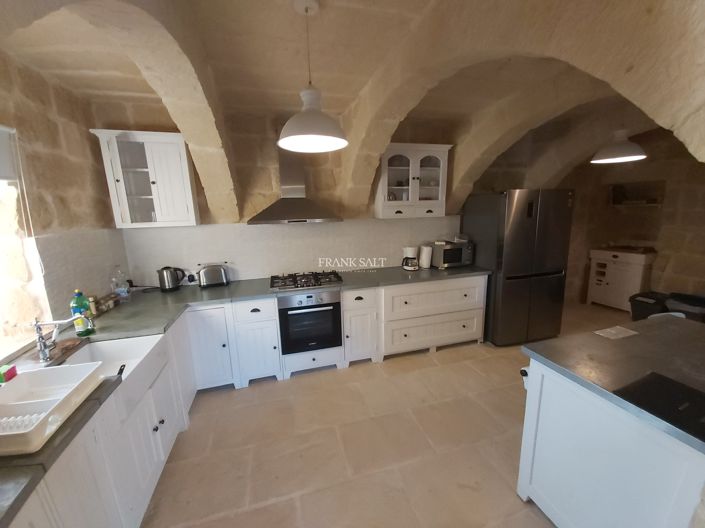 Image No.7-5 Bed Property for sale
