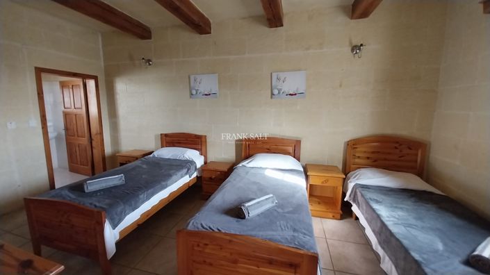 Image No.17-3 Bed Property for sale