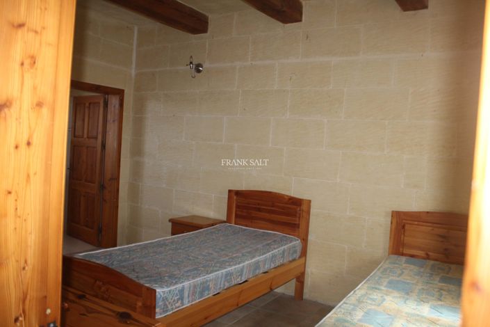 Image No.17-3 Bed Property for sale