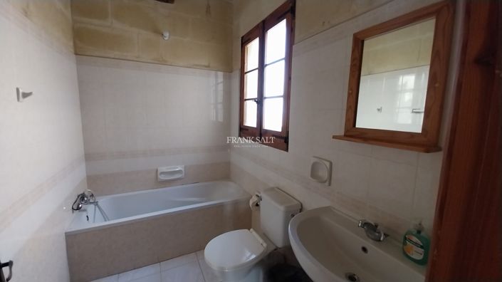 Image No.19-3 Bed Property for sale