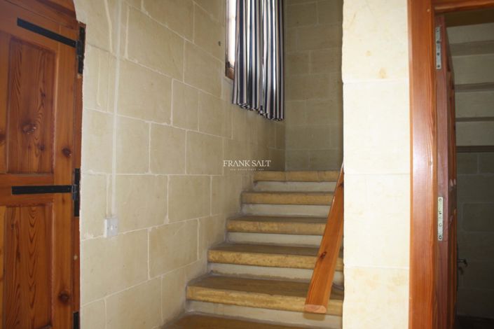 Image No.19-3 Bed Property for sale