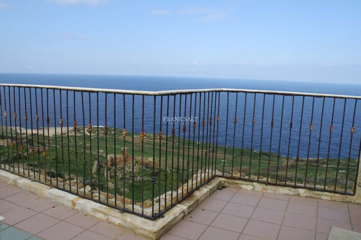 Image No.21-3 Bed Property for sale