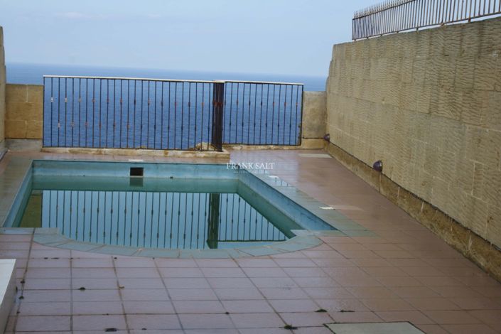 Image No.24-3 Bed Property for sale