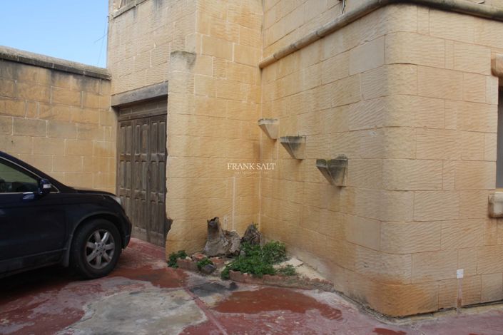 Image No.24-3 Bed Property for sale