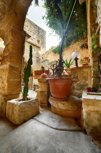 Image No.10-3 Bed Property for sale