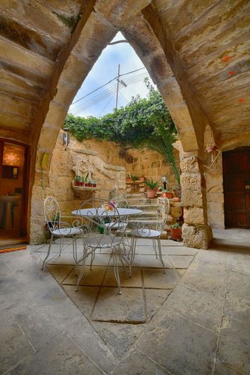 Image No.8-3 Bed Property for sale