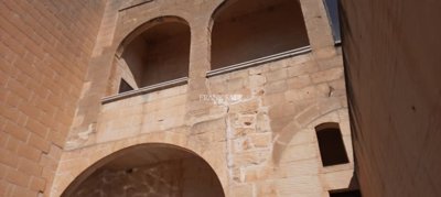 247bfa3b-8464-46c4-8476-a318579e6f2c