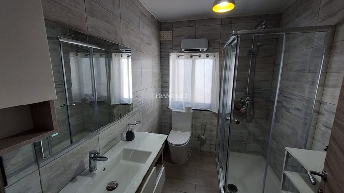 Image No.13-3 Bed Property for sale