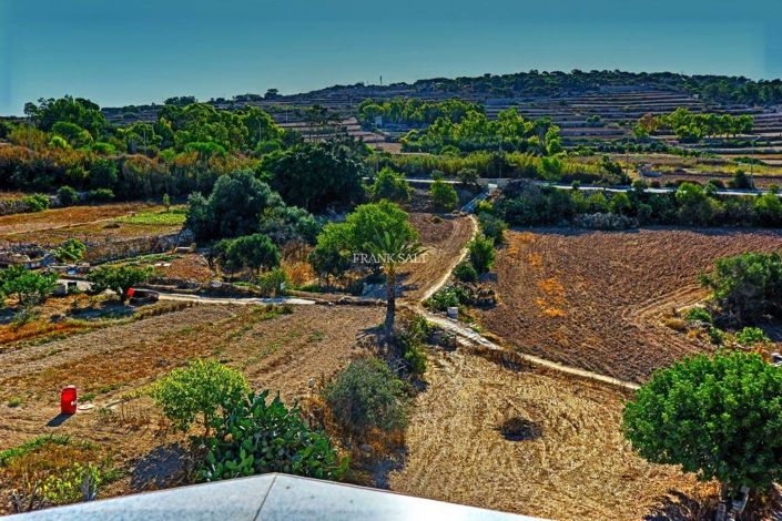 Image No.10-Propriété de 4 chambres à vendre à Marsaxlokk