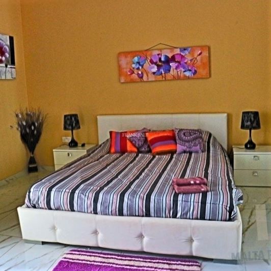 Image No.4-Propriété de 4 chambres à vendre à Marsaxlokk