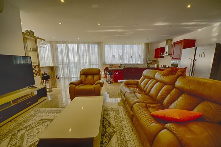 Image No.11-3 Bed Property for sale