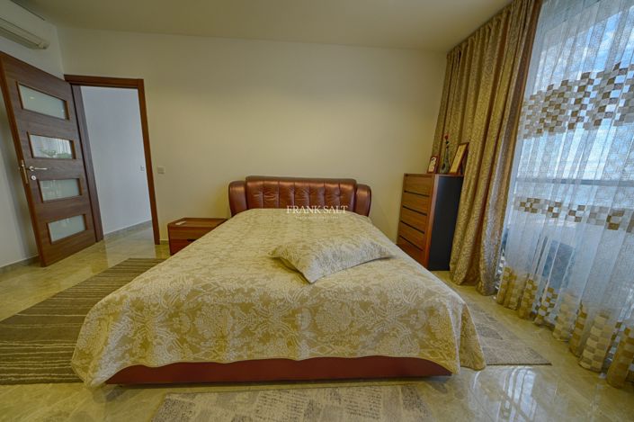 Image No.16-3 Bed Property for sale