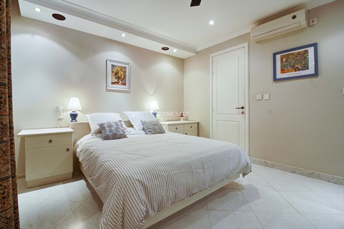 Image No.12-2 Bed Property for sale