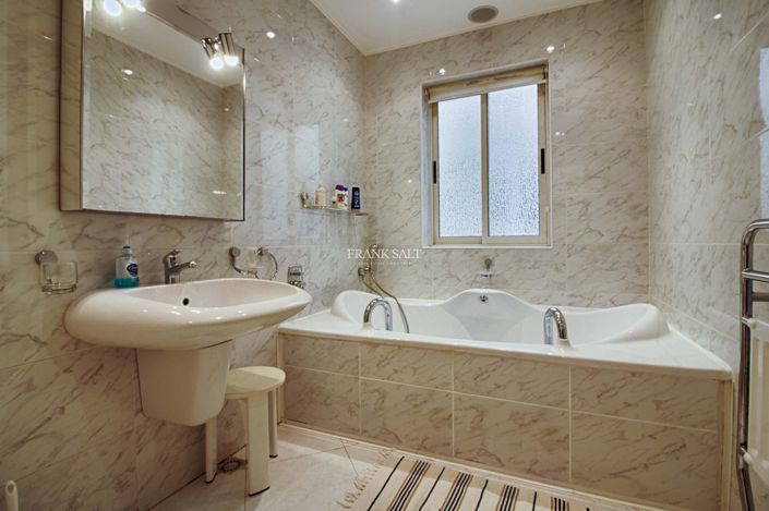 Image No.17-2 Bed Property for sale