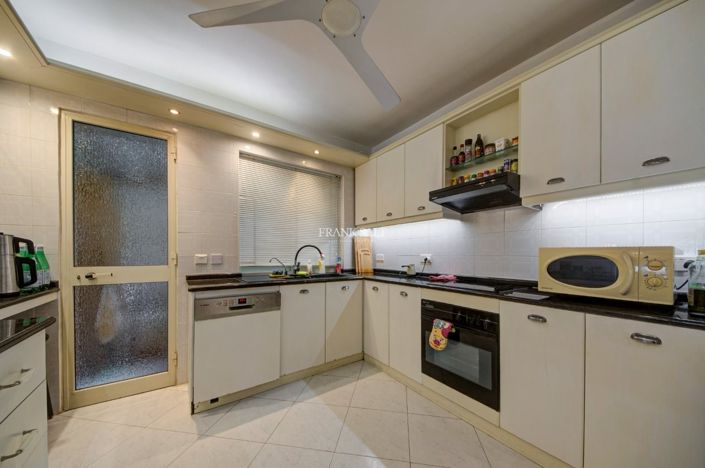 Image No.25-2 Bed Property for sale