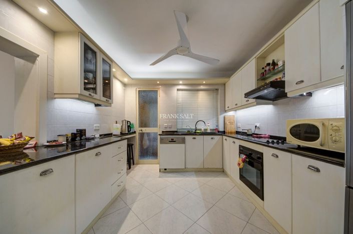 Image No.25-2 Bed Property for sale