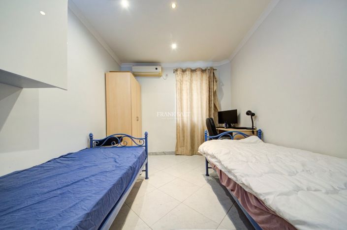 Image No.27-2 Bed Property for sale