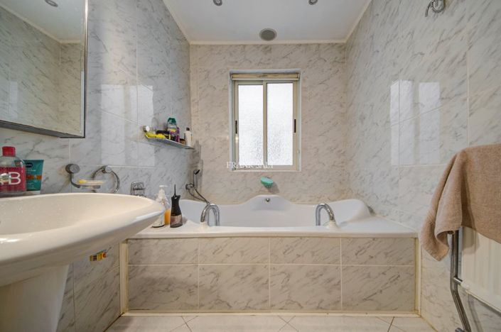 Image No.31-2 Bed Property for sale