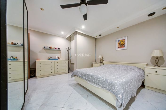 Image No.32-2 Bed Property for sale