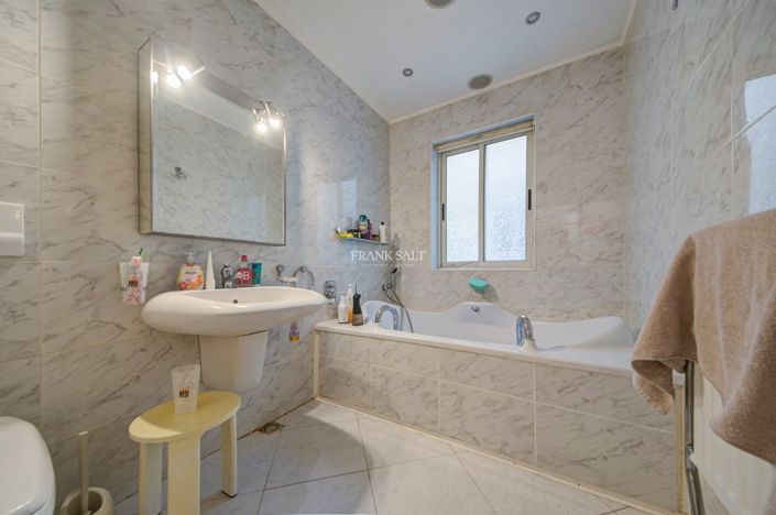 Image No.39-2 Bed Property for sale