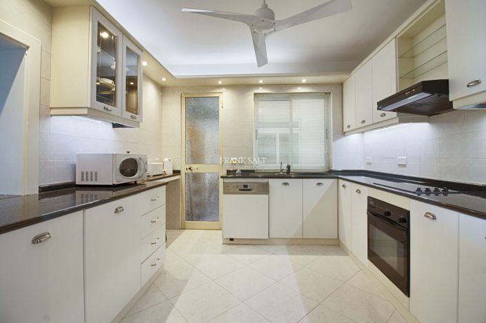 Image No.10-2 Bed Property for sale