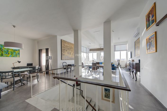 Image No.10-3 Bed Property for sale