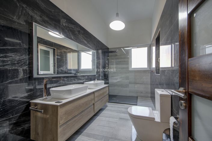 Image No.16-3 Bed Property for sale