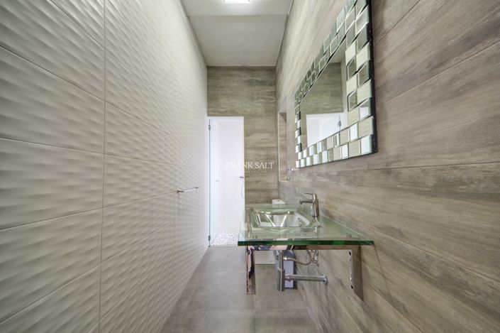 Image No.18-3 Bed Property for sale