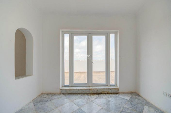 Image No.14-2 Bed Property for sale