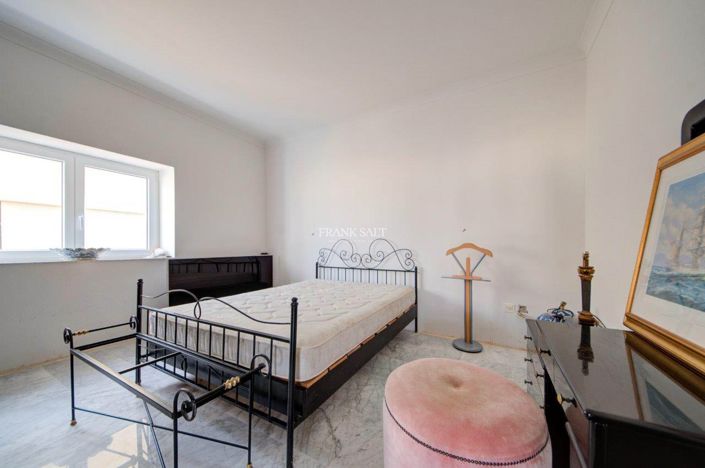 Image No.18-2 Bed Property for sale