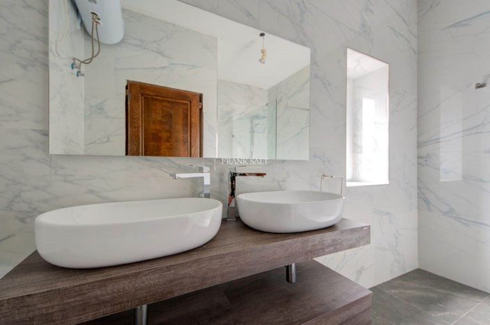 Image No.21-2 Bed Property for sale