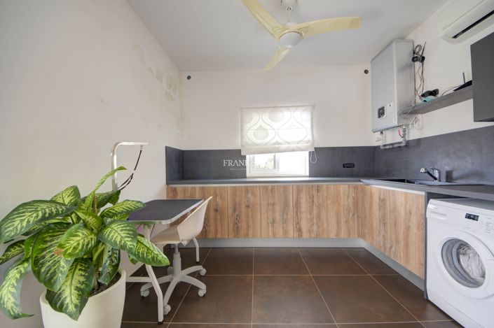 Image No.15-3 Bed Property for sale