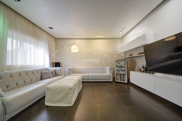 Image No.3-3 Bed Property for sale