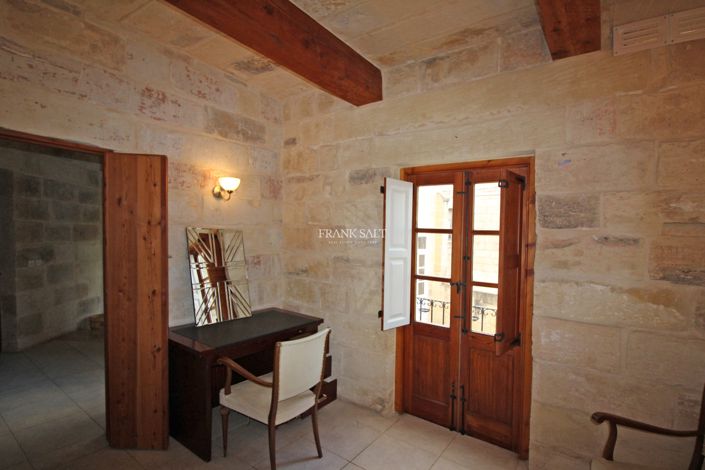 Image No.8-3 Bed Property for sale