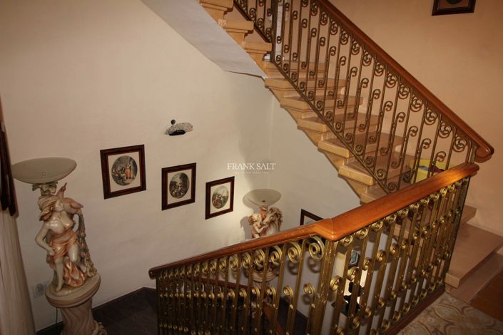 Image No.11-3 Bed Property for sale