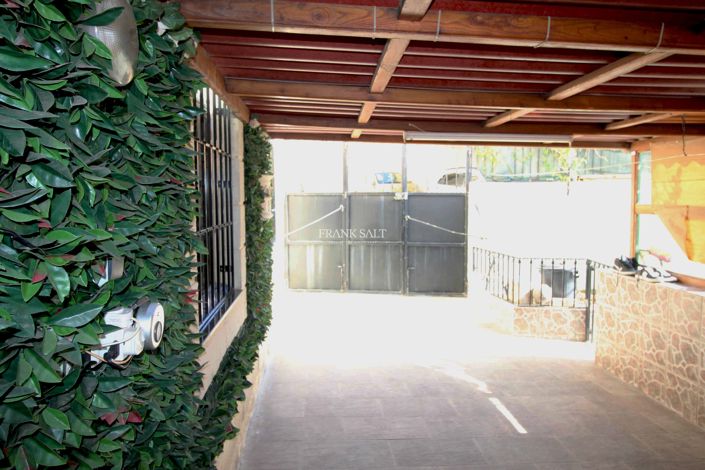 Image No.13-3 Bed Property for sale