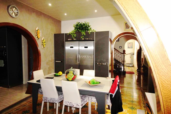 Image No.3-3 Bed Property for sale