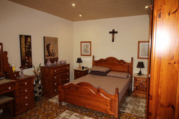 Image No.5-3 Bed Property for sale