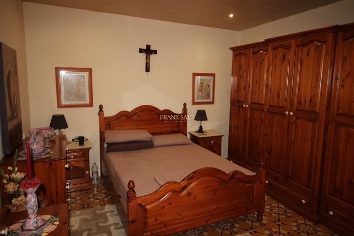 Image No.6-3 Bed Property for sale